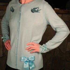 Pretty Girls Wear Pretty Pearls --- Blue Swallow